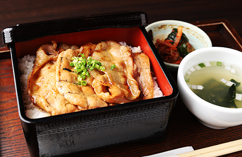 焼肉重松阪極豚使用)